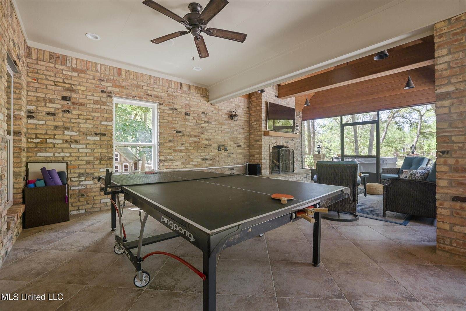 3823 Versailles Court, Ocean Springs, MS 39564