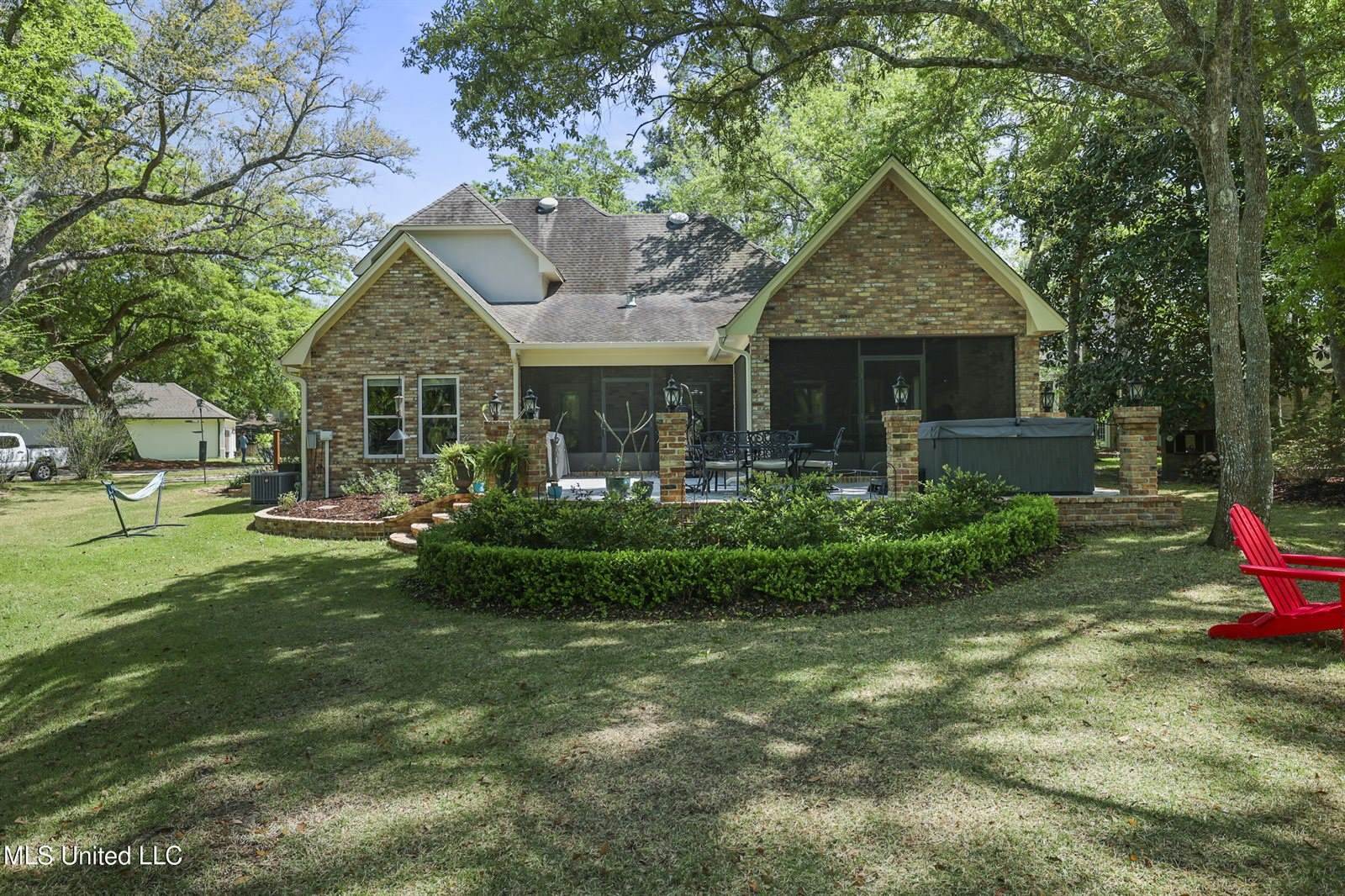 3823 Versailles Court, Ocean Springs, MS 39564