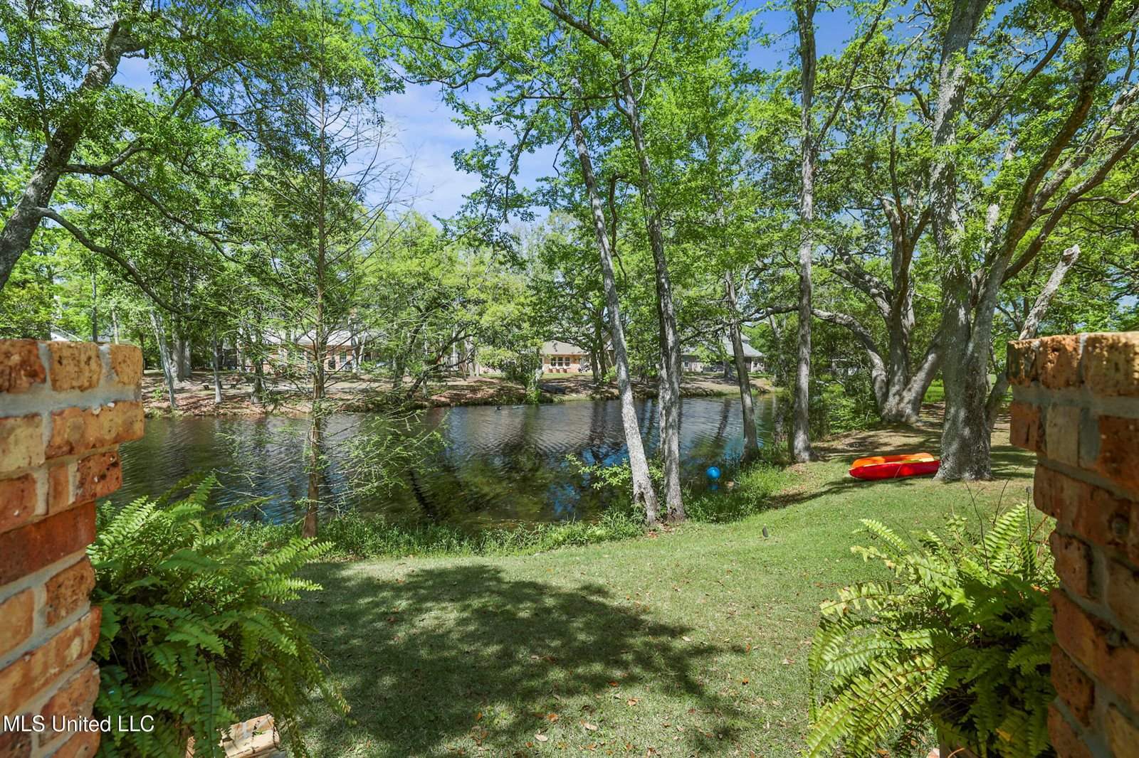 3823 Versailles Court, Ocean Springs, MS 39564