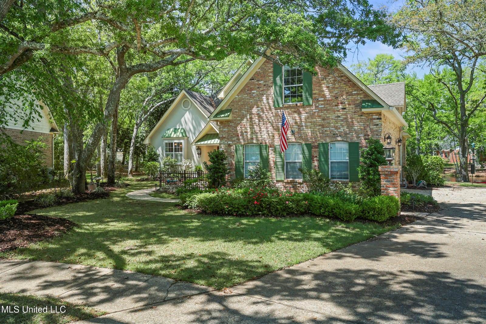 3823 Versailles Court, Ocean Springs, MS 39564