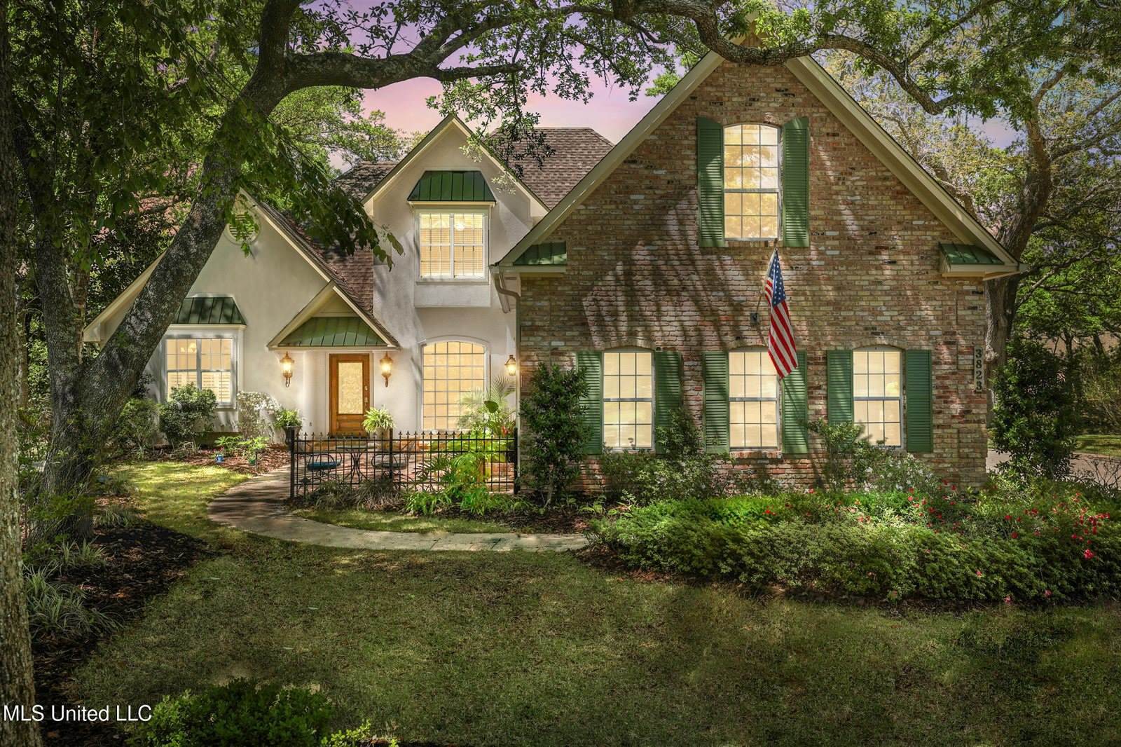 3823 Versailles Court, Ocean Springs, MS 39564