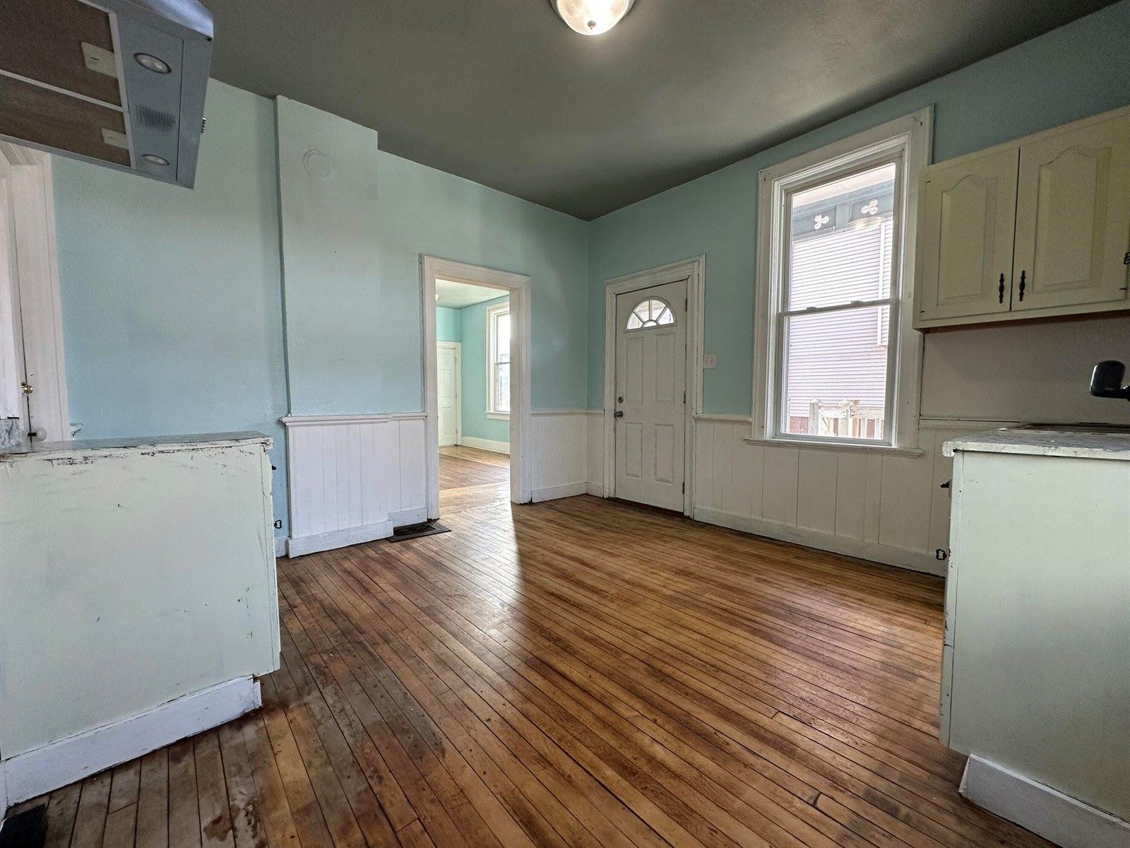 1217 South 10th St, Milwaukee, WI 53204