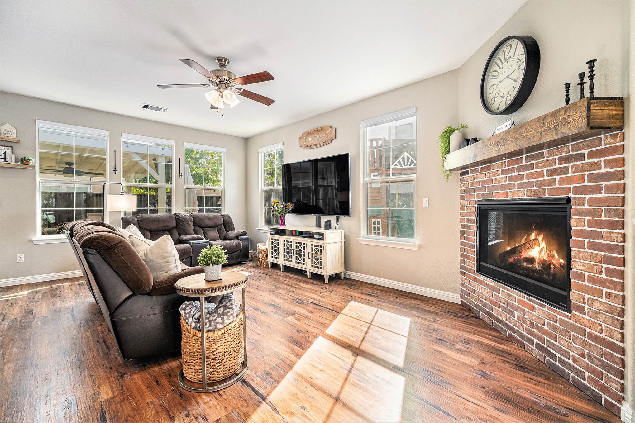 317 Myrtle Ln, Oakley, CA 94561