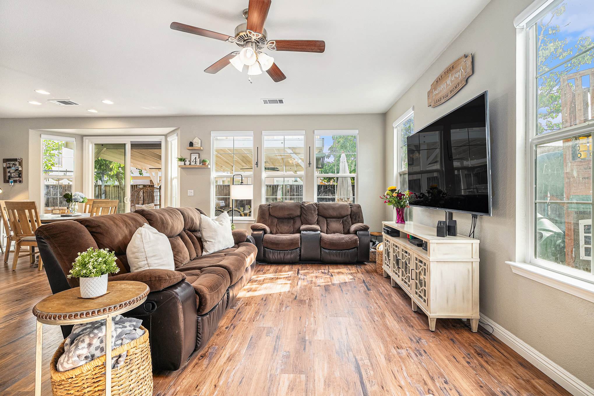 317 Myrtle Ln, Oakley, CA 94561