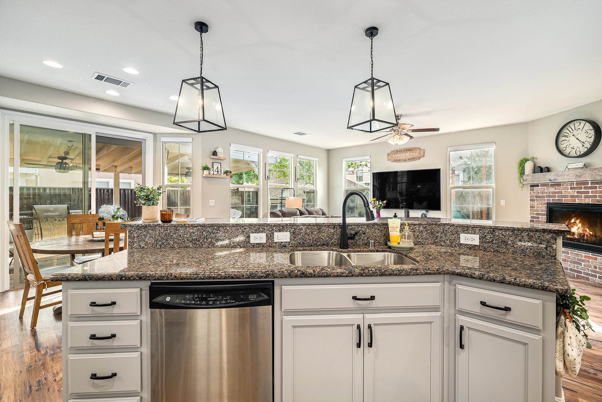 317 Myrtle Ln, Oakley, CA 94561