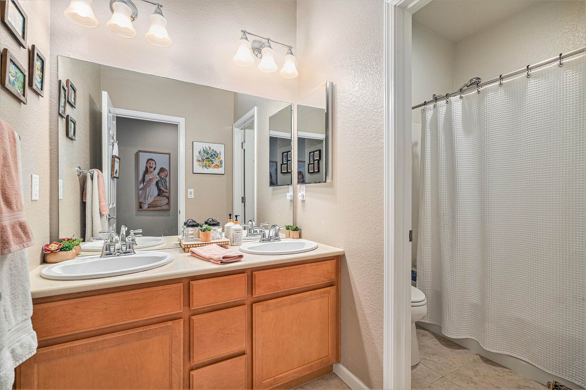 317 Myrtle Ln, Oakley, CA 94561