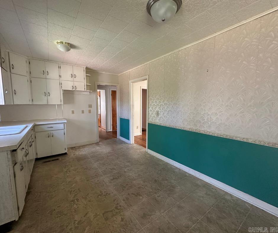 1014 N 3RD ST, Morrilton, AR 72110