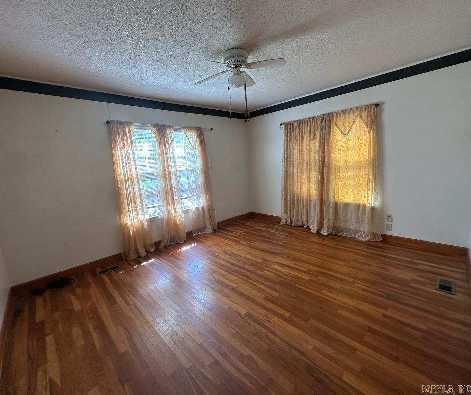 1014 N 3RD ST, Morrilton, AR 72110