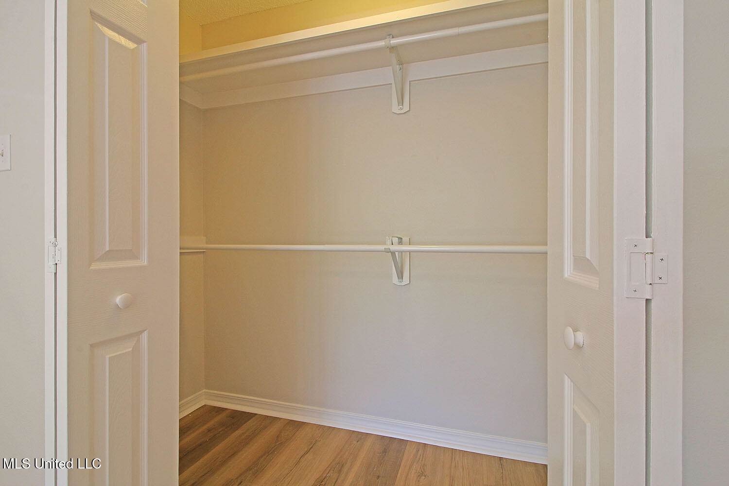 1225 Oak Street, Ocean Springs, MS 39564