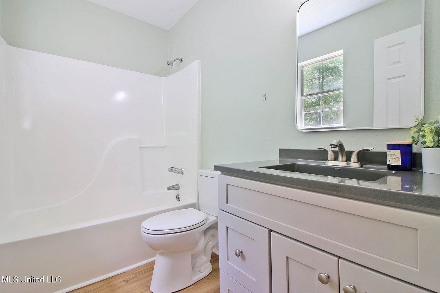 1225 Oak Street, Ocean Springs, MS 39564