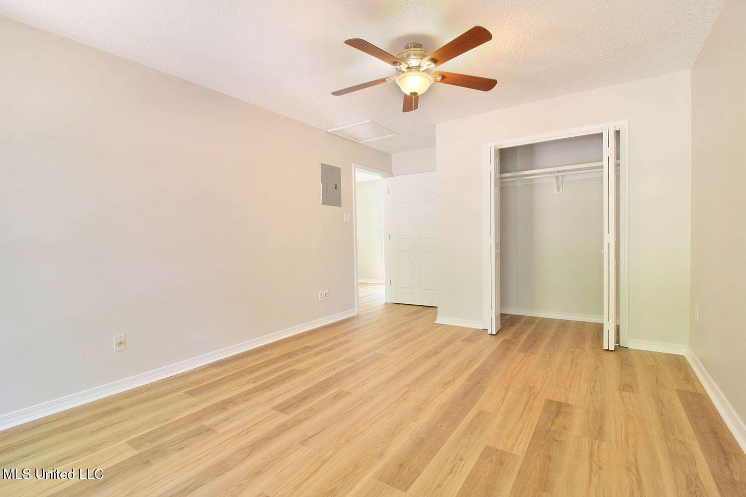 1225 Oak Street, Ocean Springs, MS 39564