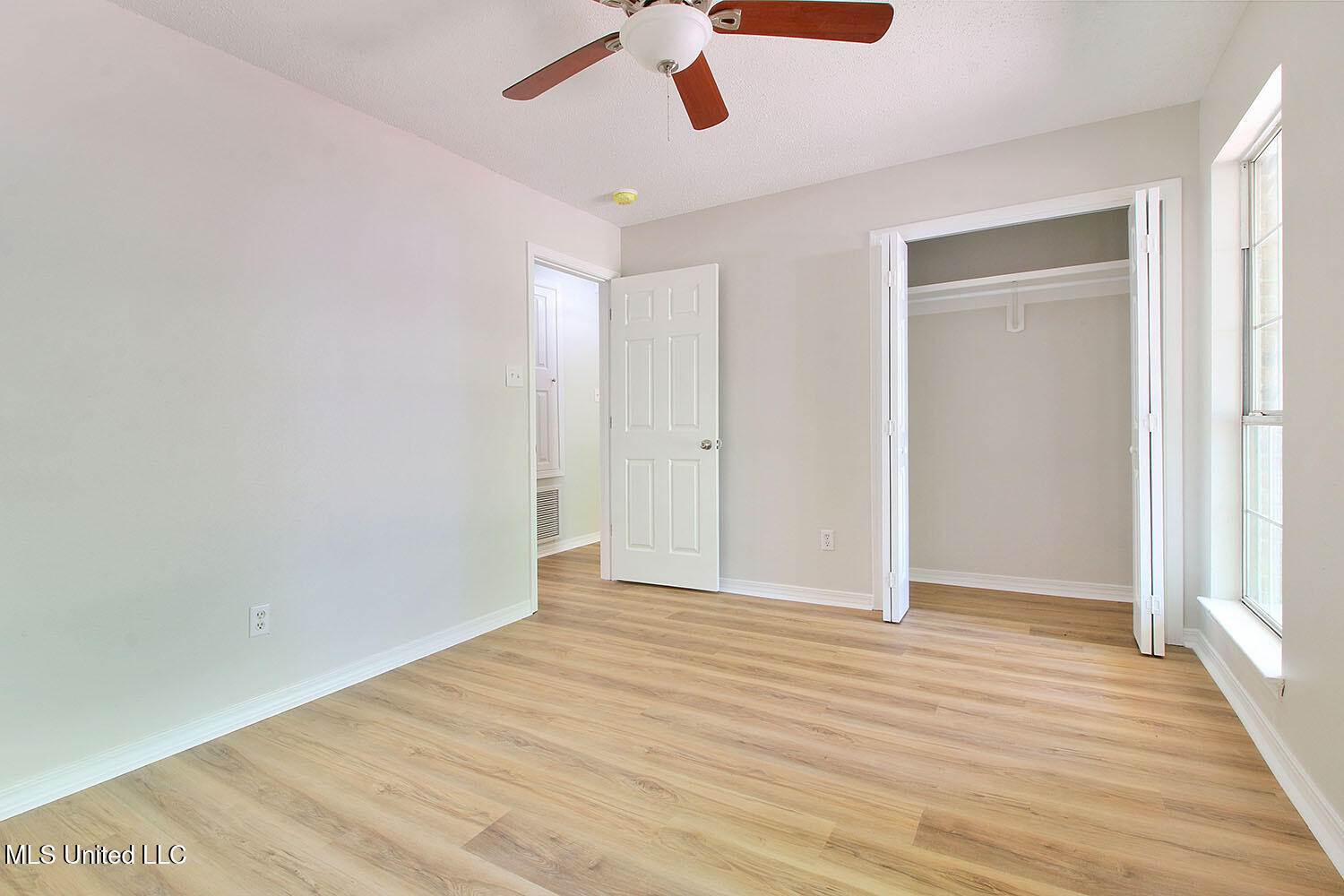 1225 Oak Street, Ocean Springs, MS 39564