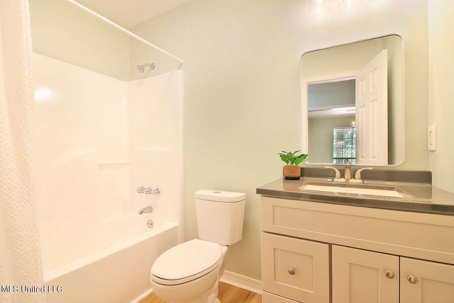 1225 Oak Street, Ocean Springs, MS 39564