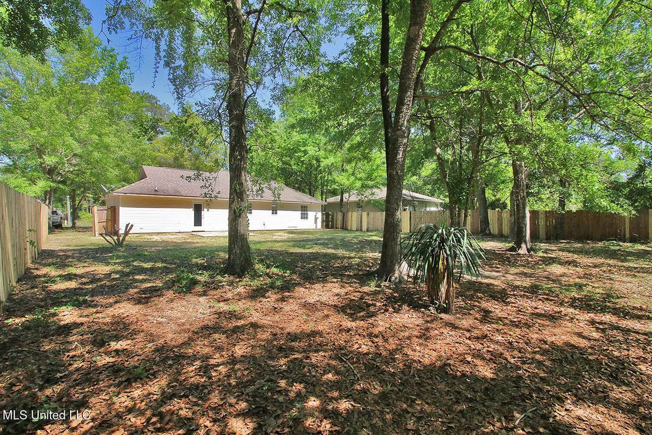 1225 Oak Street, Ocean Springs, MS 39564