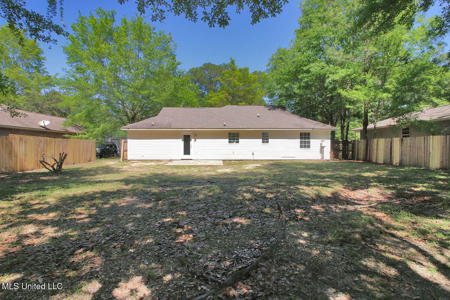 1225 Oak Street, Ocean Springs, MS 39564
