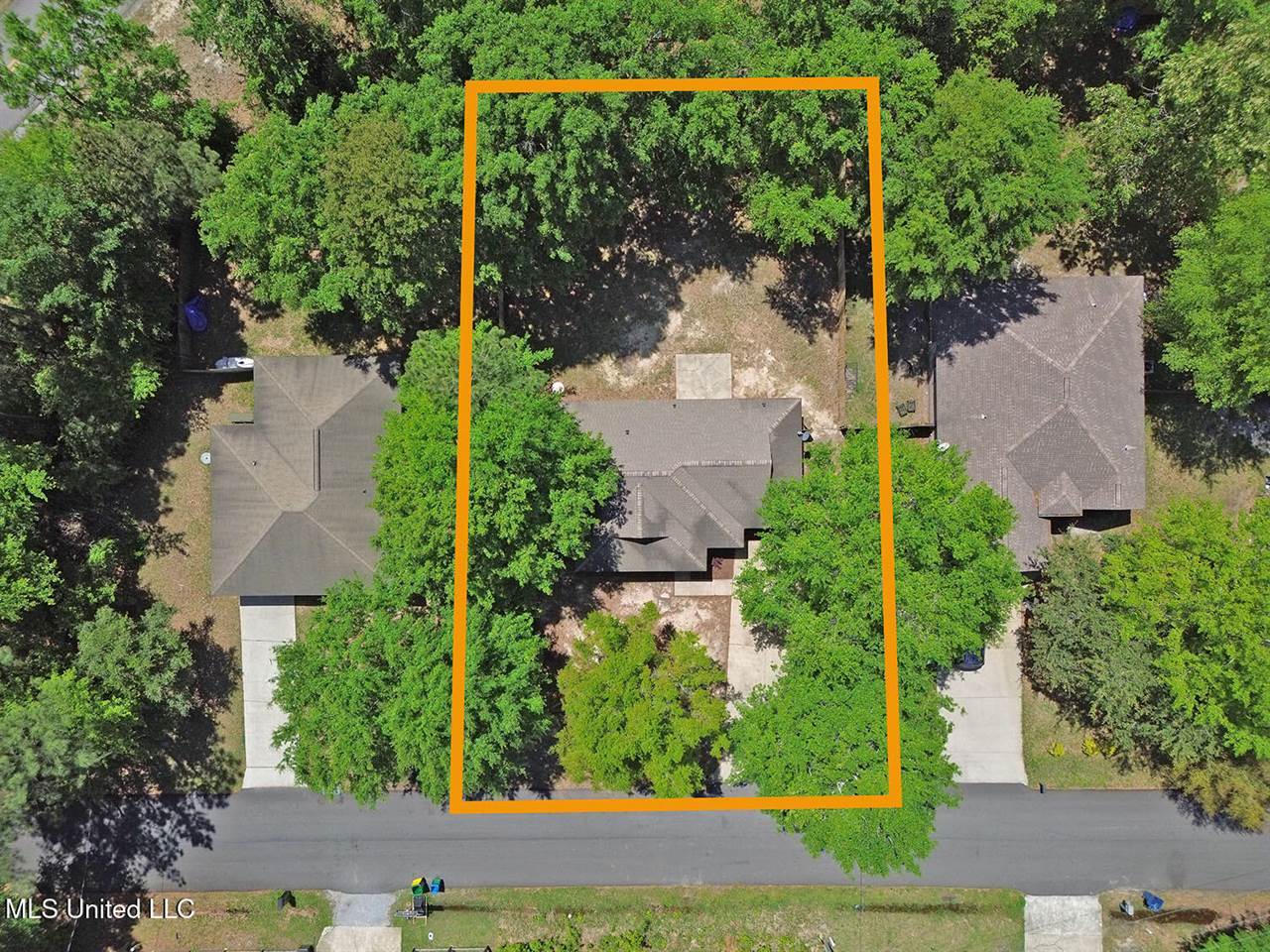 1225 Oak Street, Ocean Springs, MS 39564