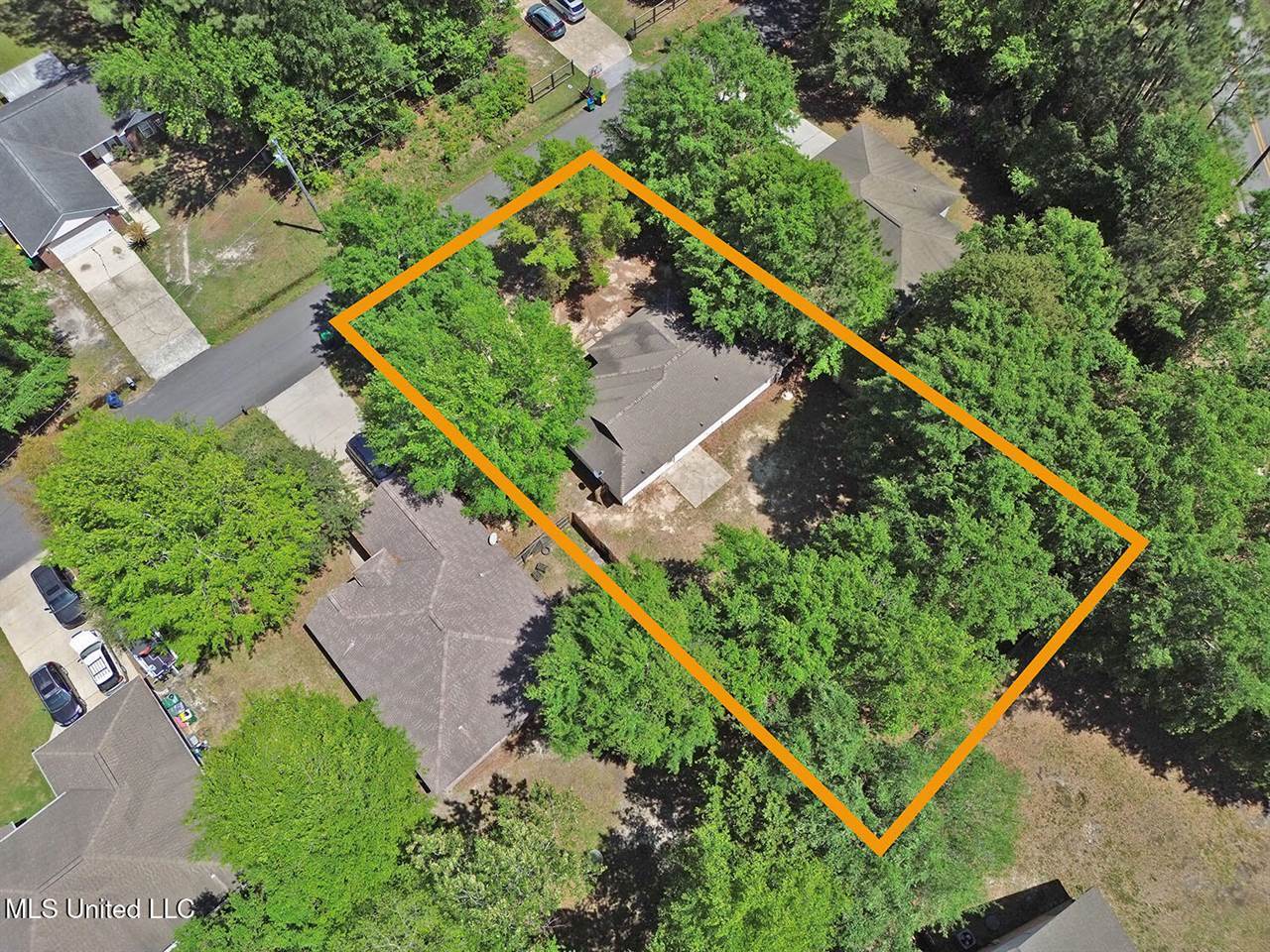 1225 Oak Street, Ocean Springs, MS 39564