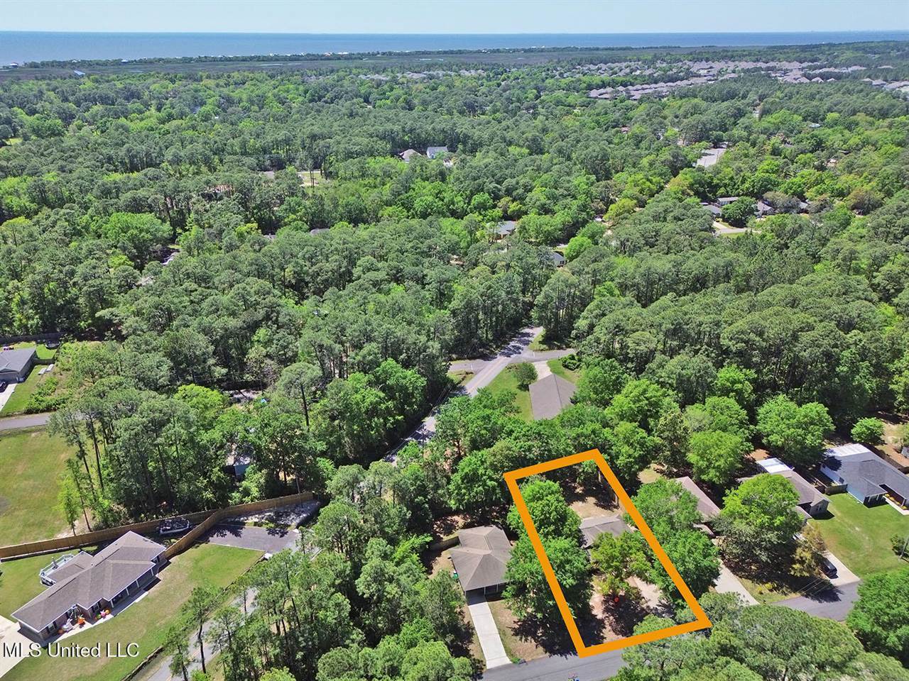 1225 Oak Street, Ocean Springs, MS 39564