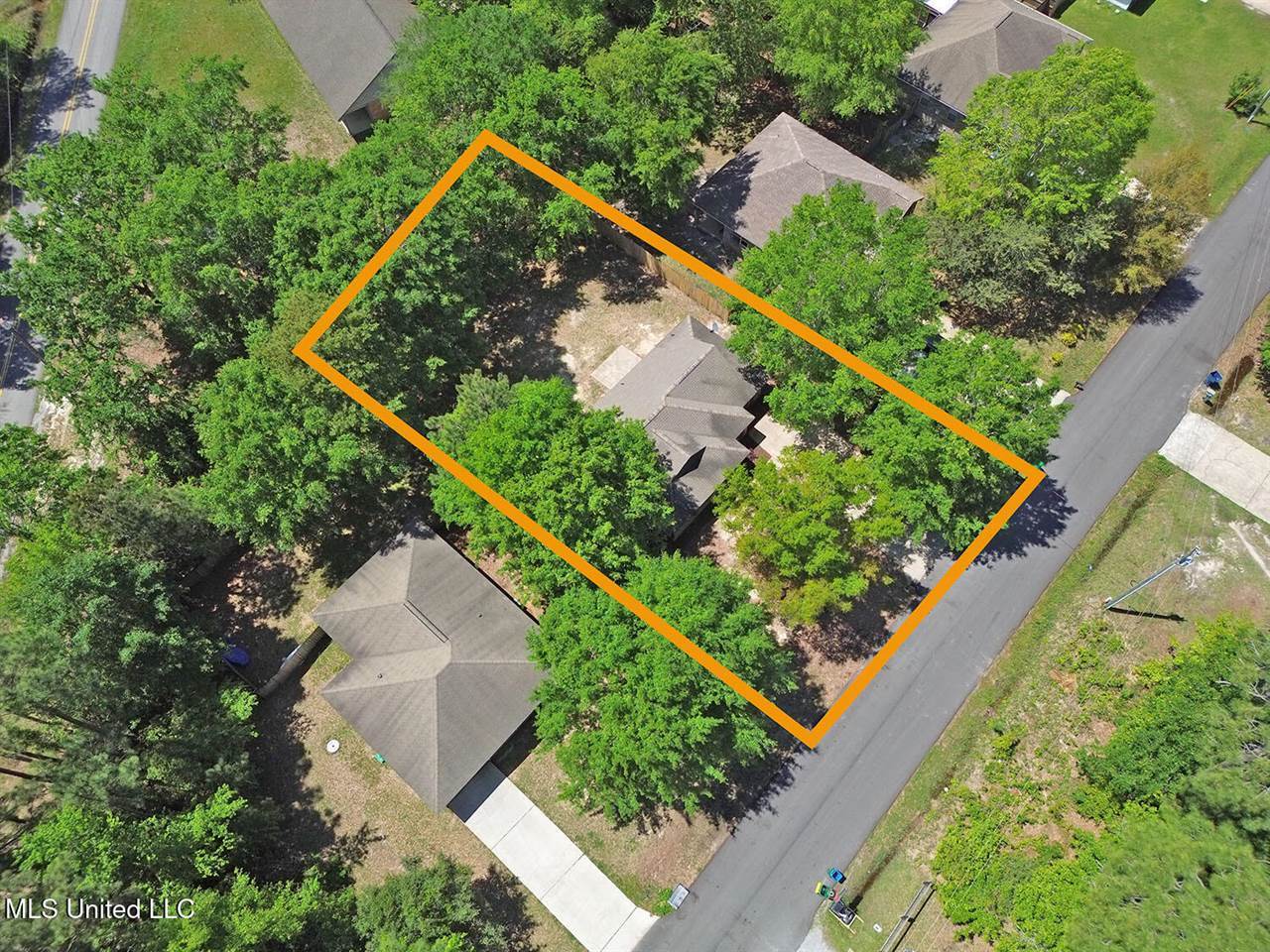 1225 Oak Street, Ocean Springs, MS 39564