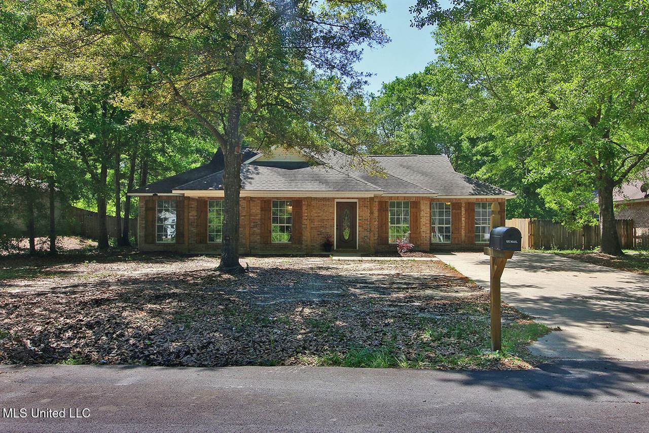 1225 Oak Street, Ocean Springs, MS 39564