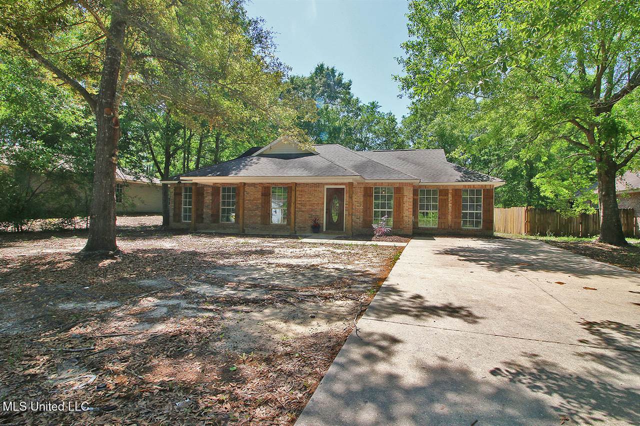 1225 Oak Street, Ocean Springs, MS 39564