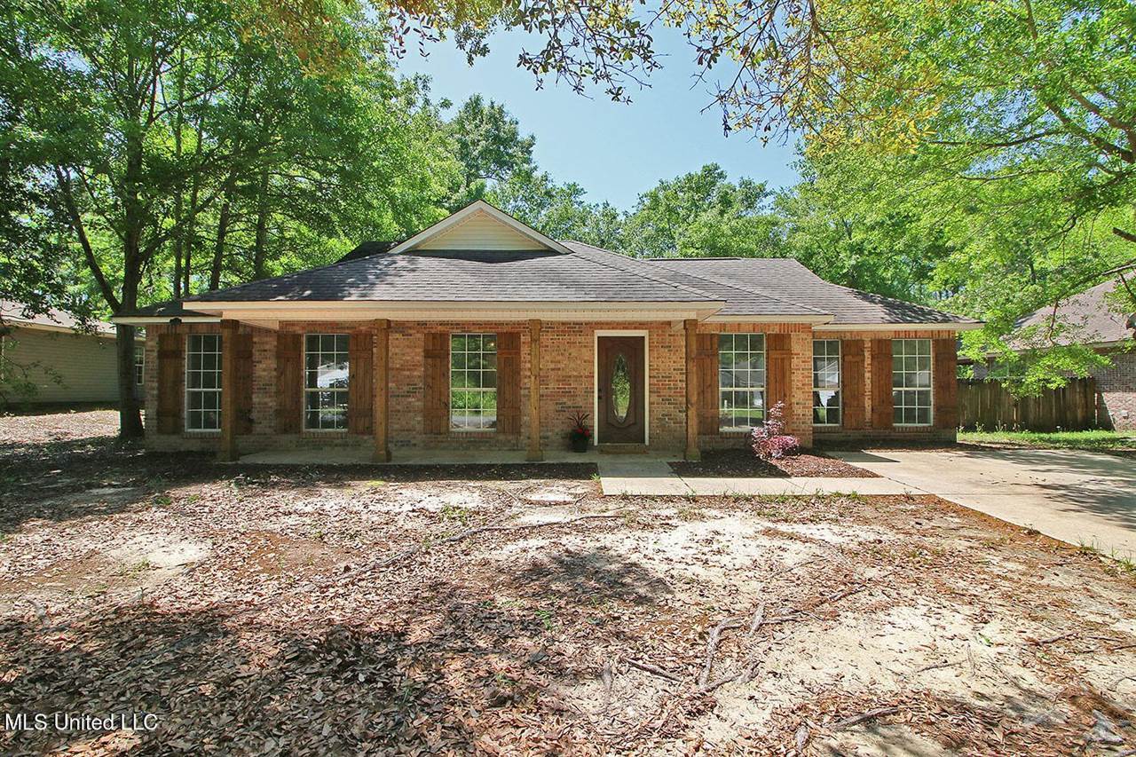 1225 Oak Street, Ocean Springs, MS 39564