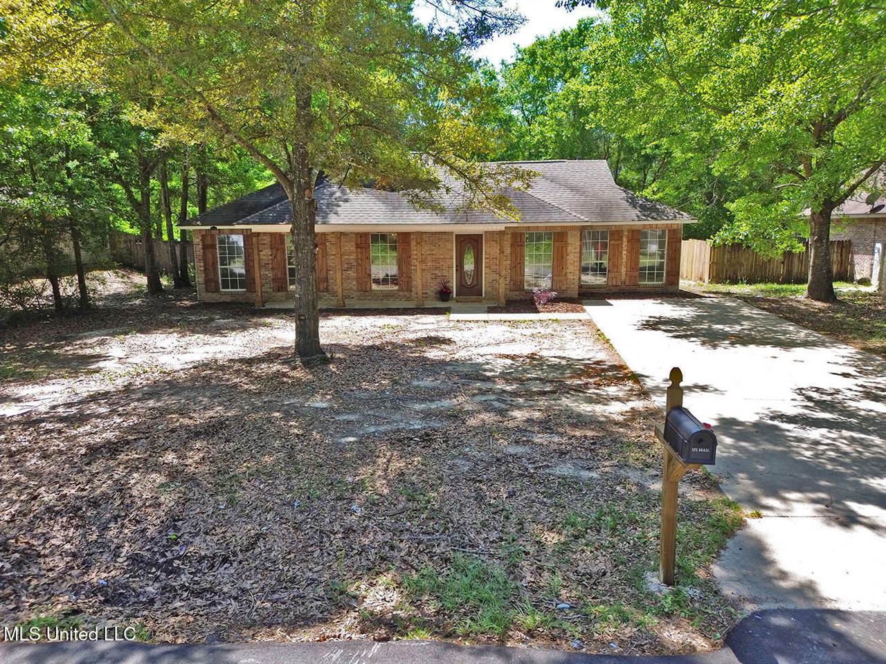 1225 Oak Street, Ocean Springs, MS 39564