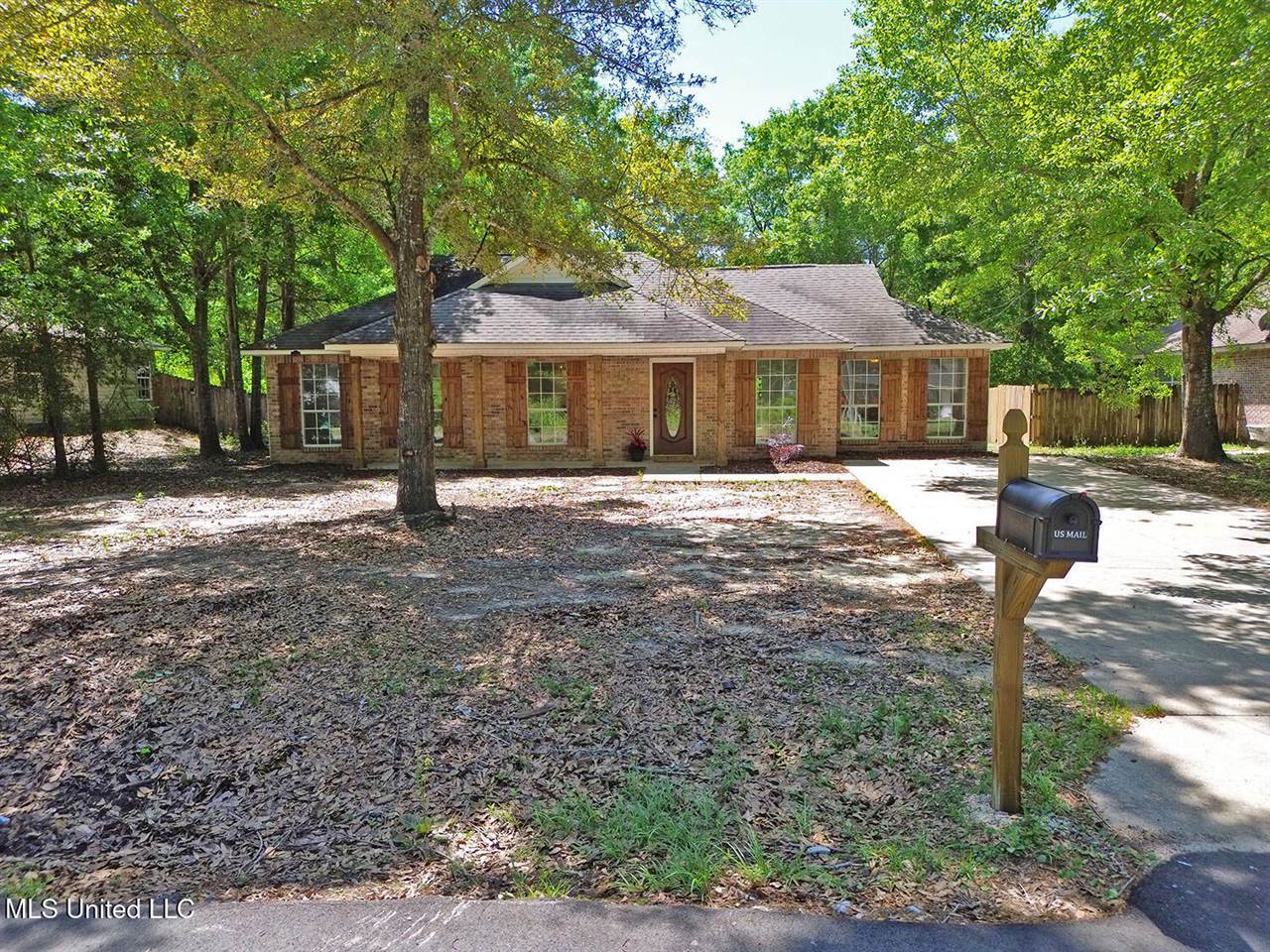 1225 Oak Street, Ocean Springs, MS 39564