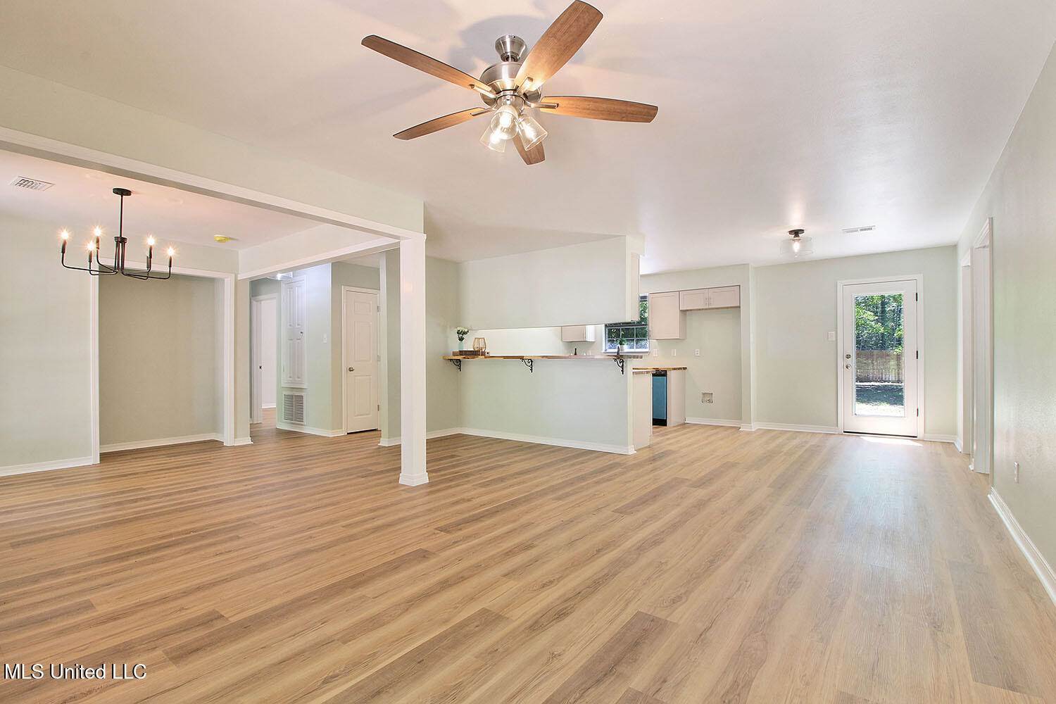 1225 Oak Street, Ocean Springs, MS 39564