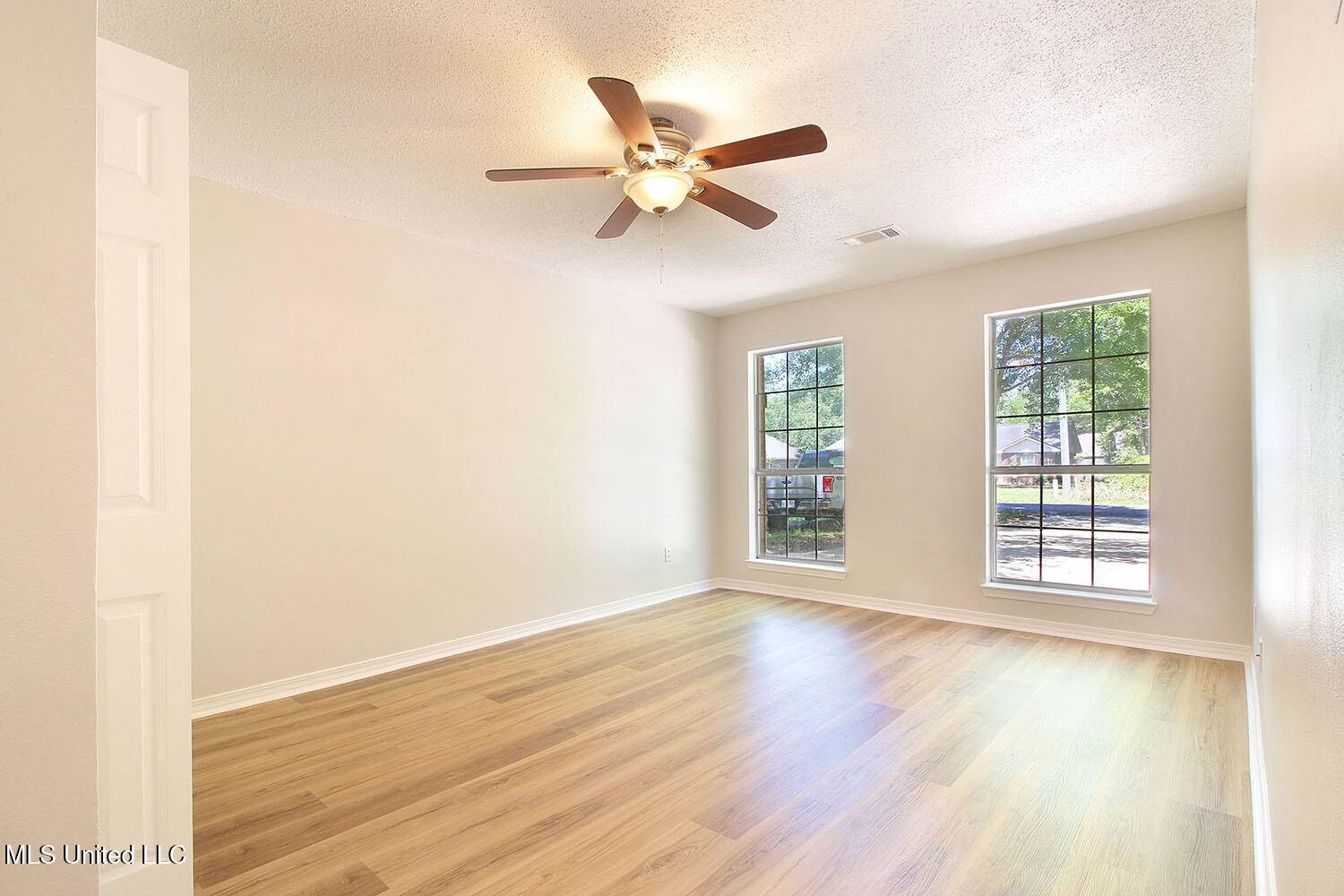 1225 Oak Street, Ocean Springs, MS 39564