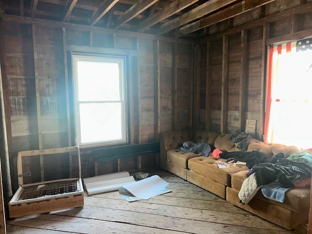 2212 SW Clay ST, Topeka, KS 66611