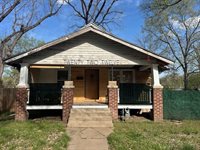 2212 SW Clay ST, Topeka, KS 66611