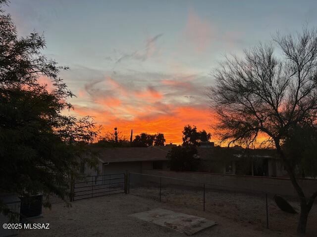718 West Placita De La Poza, Tucson, AZ 85704