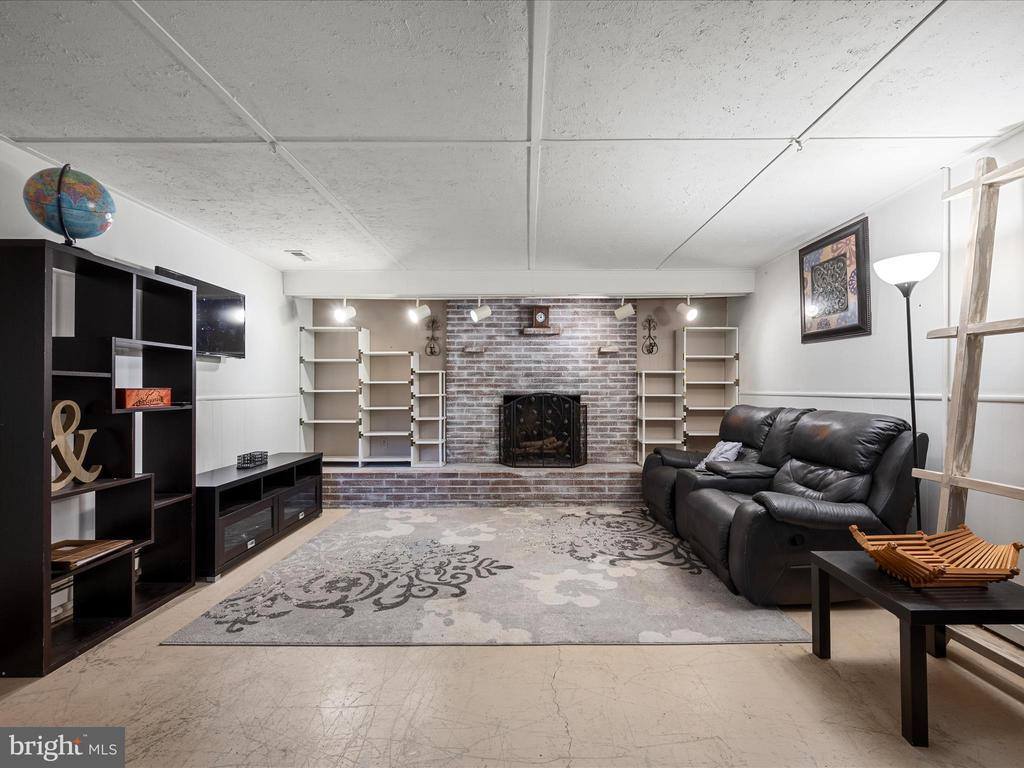 502 Viscose Avenue, Front Royal, VA 22630