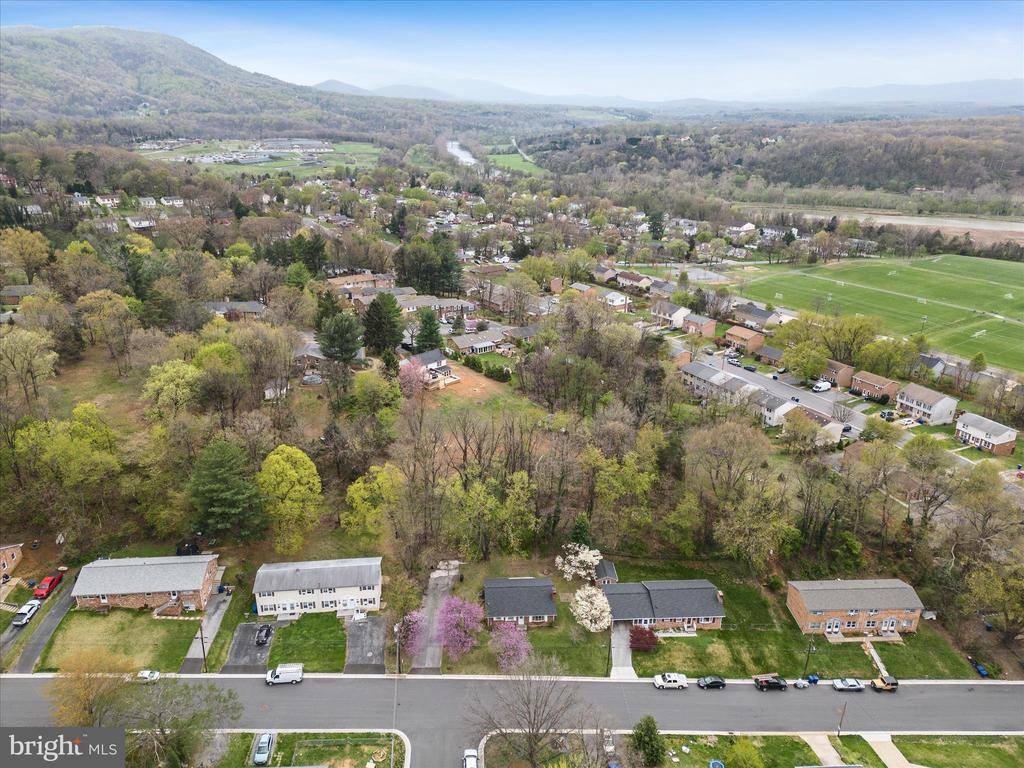 502 Viscose Avenue, Front Royal, VA 22630