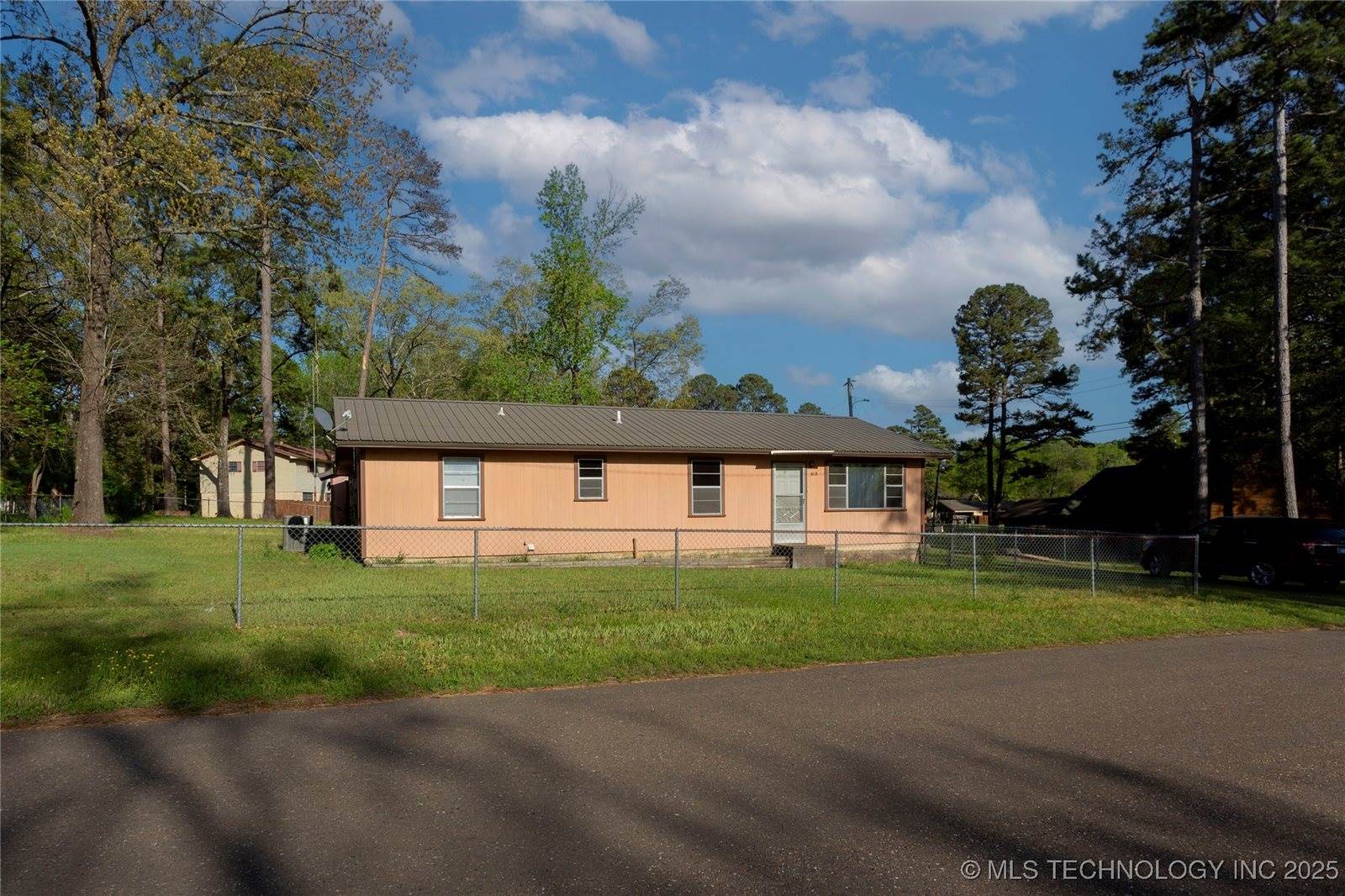 612 West Circle Drive, Broken Bow, OK 74728