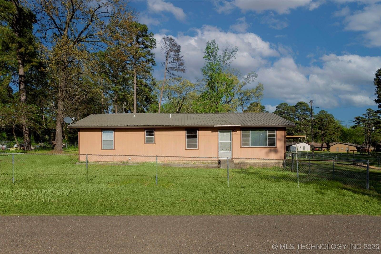 612 West Circle Drive, Broken Bow, OK 74728