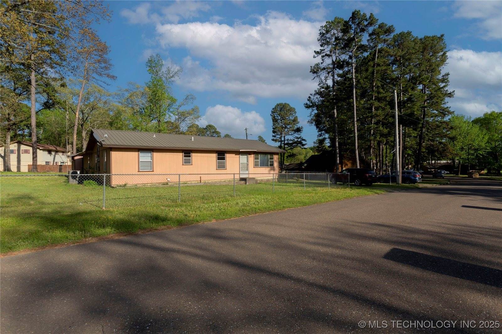 612 West Circle Drive, Broken Bow, OK 74728