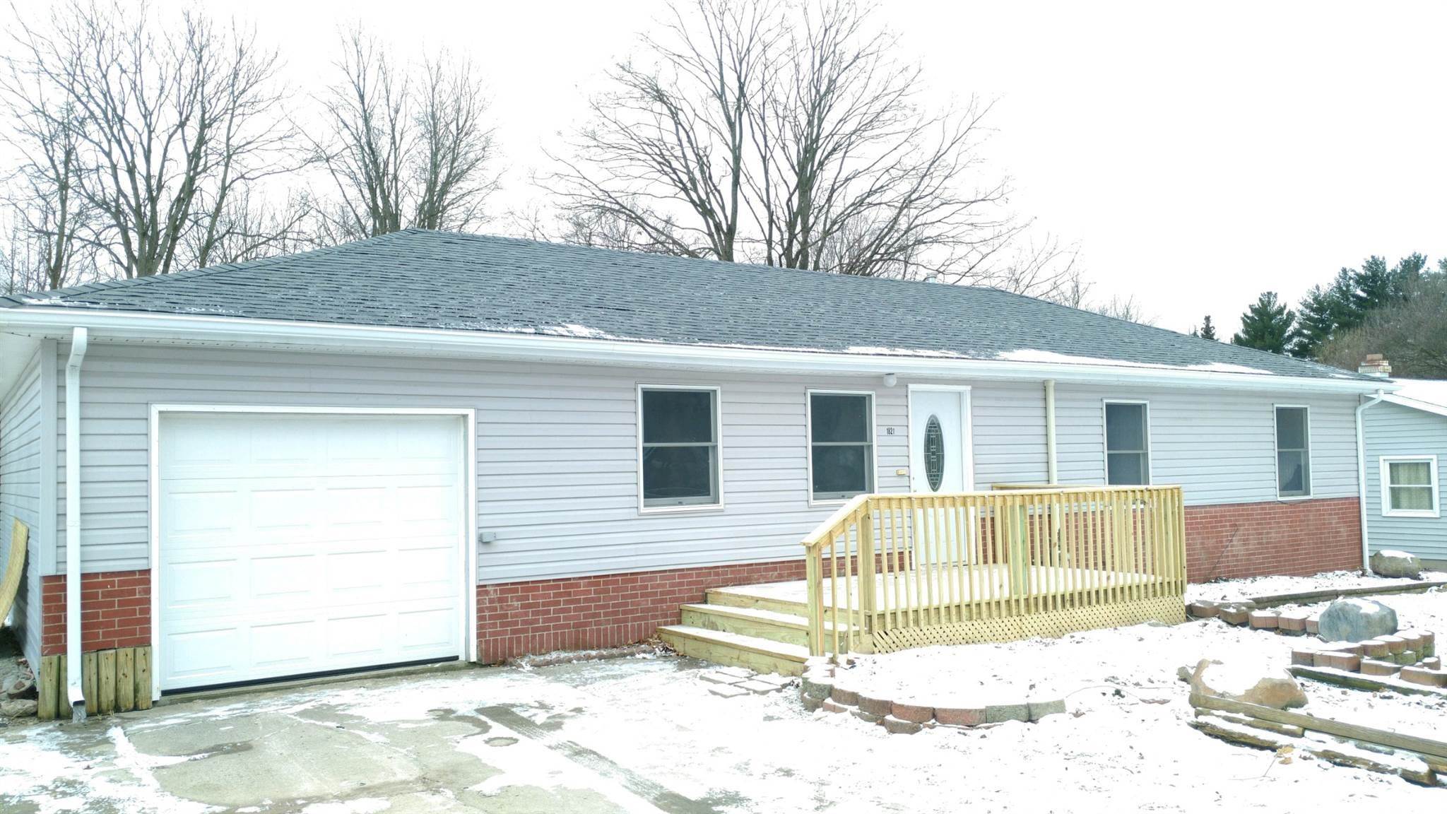 1821 Wayside Dr, Fort Wayne, IN 46818