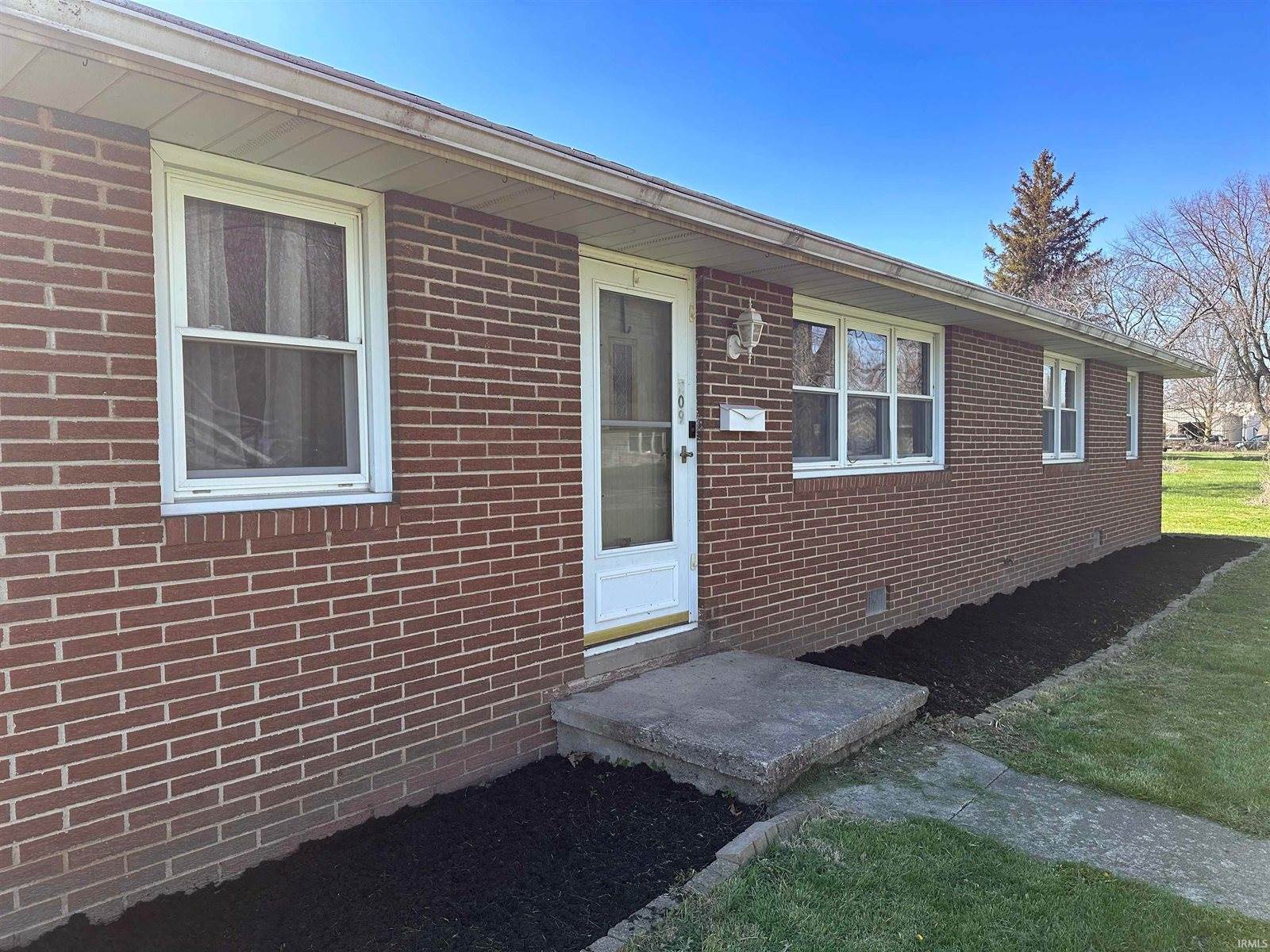 209 S Sycamore Street, Gaston, IN 47342