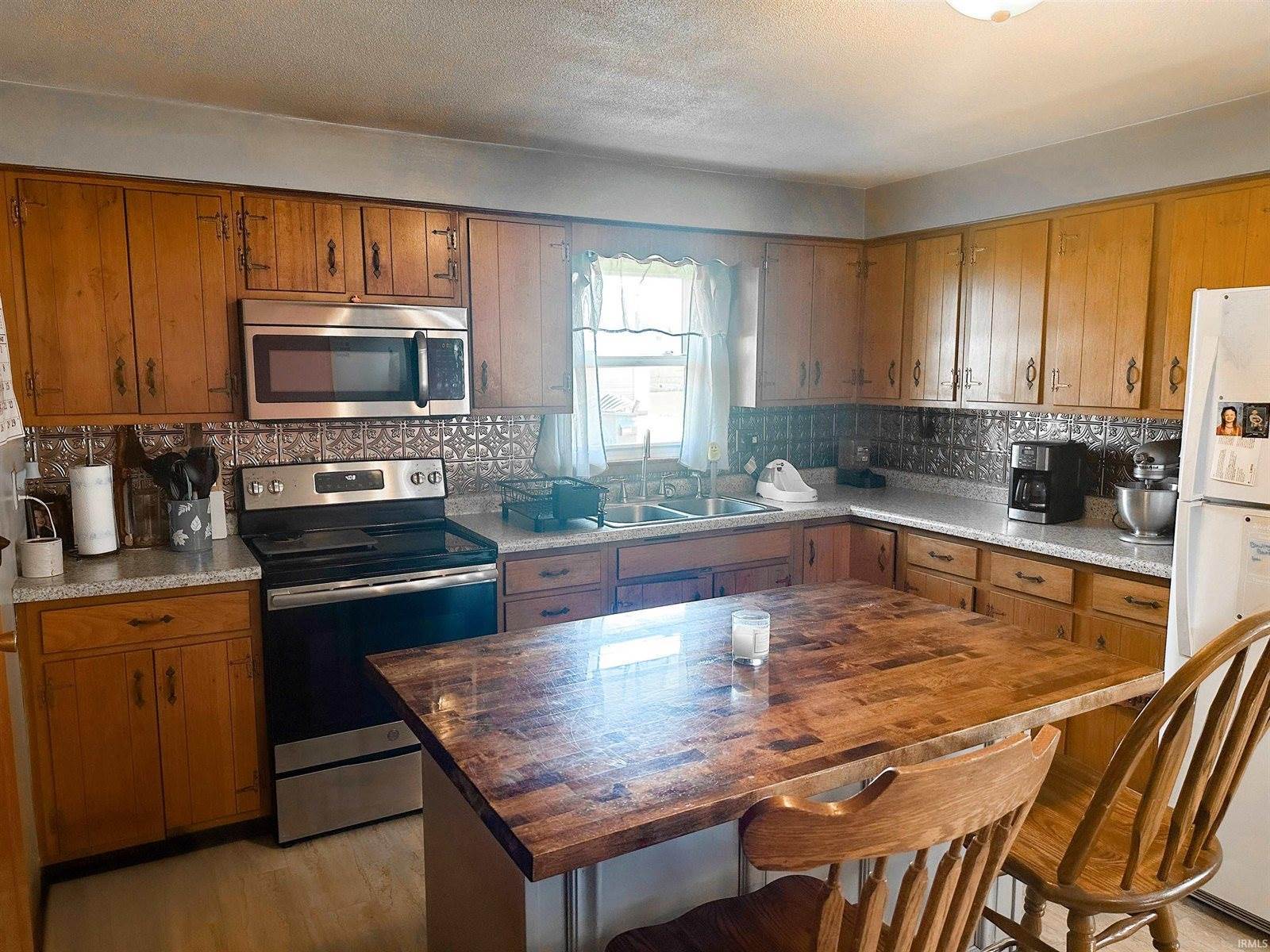 209 S Sycamore Street, Gaston, IN 47342