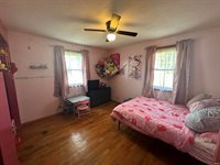 209 S Sycamore Street, Gaston, IN 47342