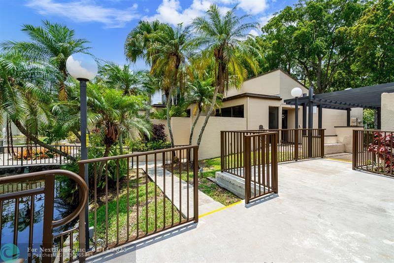 2228 N Cypress Bend Dr 304, Pompano Beach, FL 33069