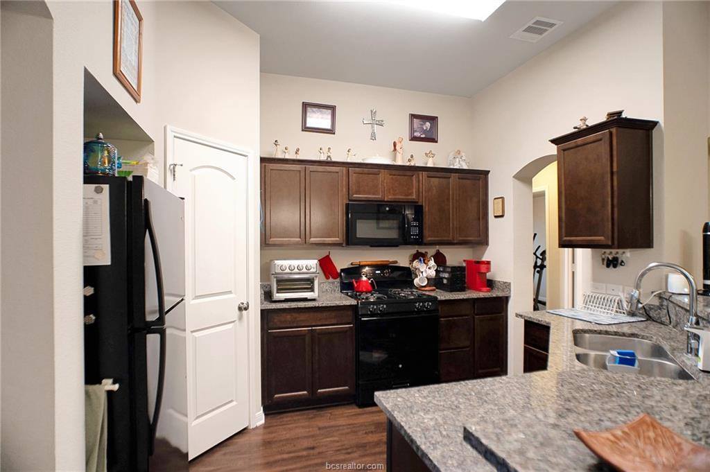 824 Mockingbird Street, Navasota, TX 77868