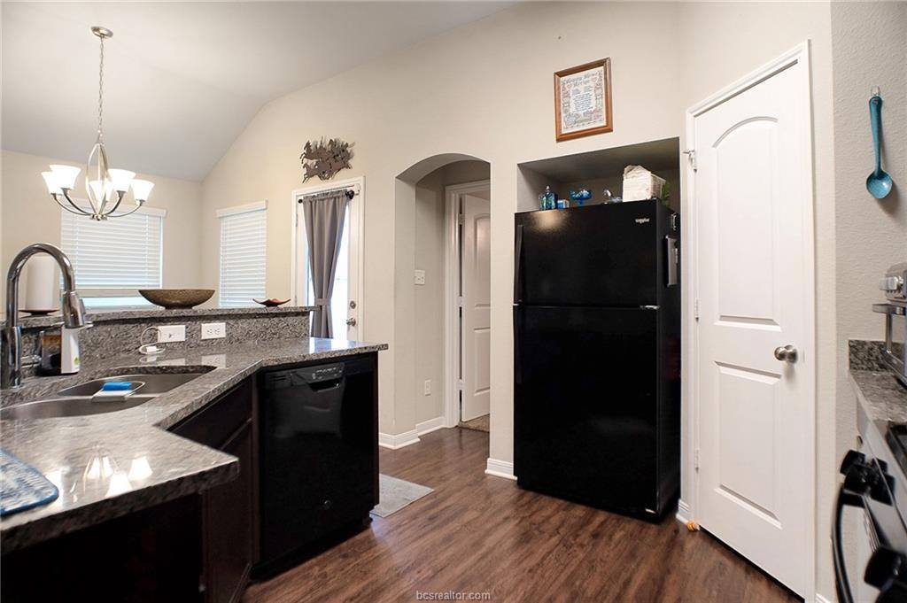 824 Mockingbird Street, Navasota, TX 77868