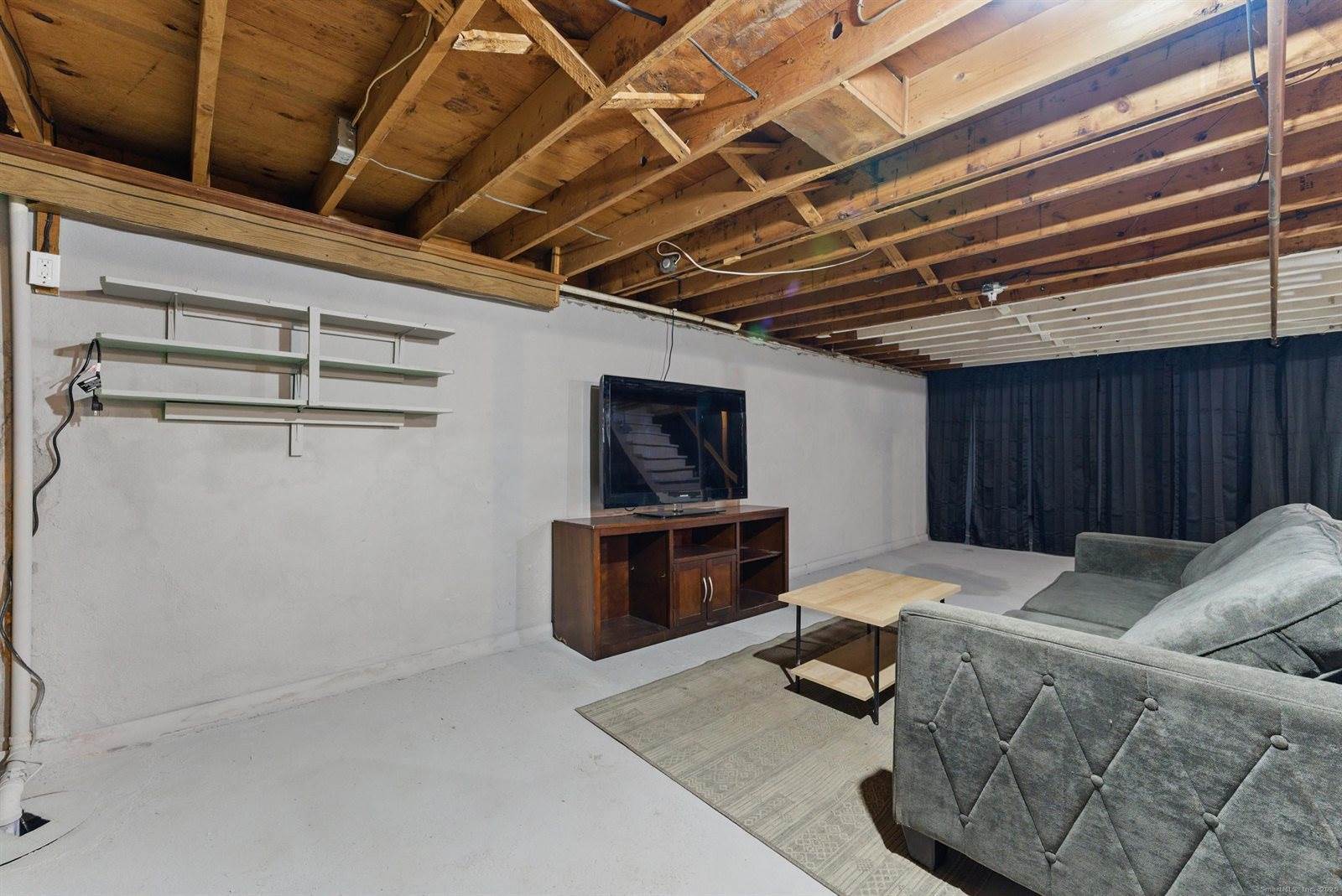 65 West, Windsor Locks, CT 06096