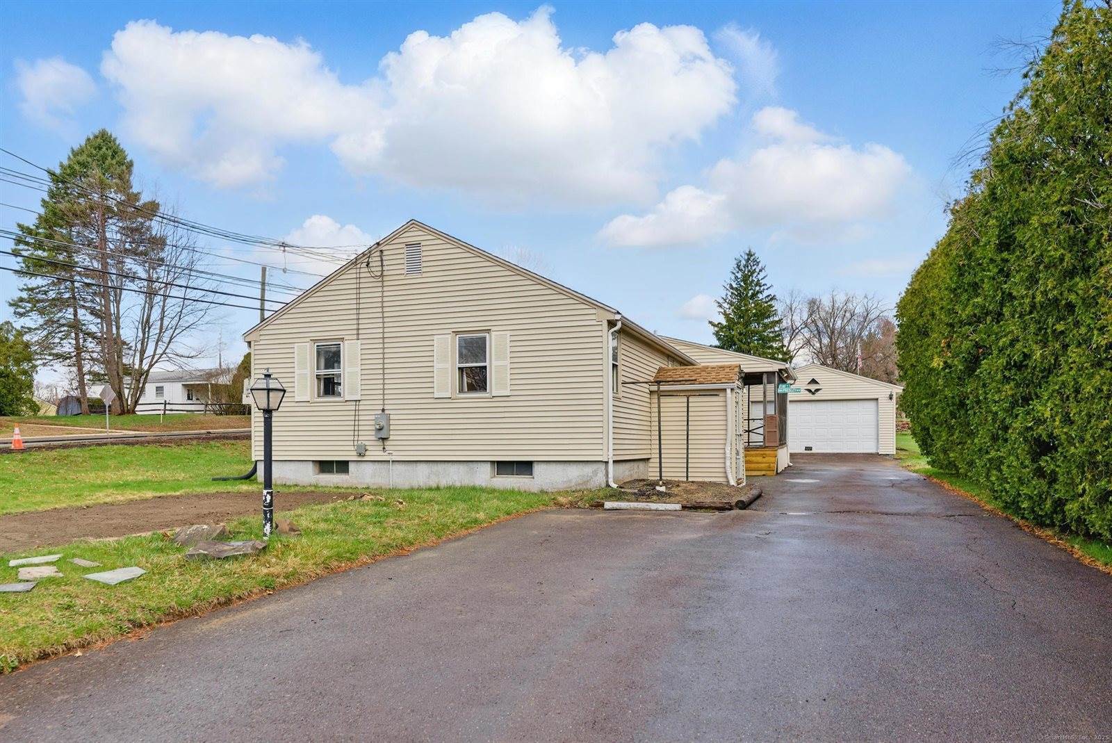 65 West, Windsor Locks, CT 06096