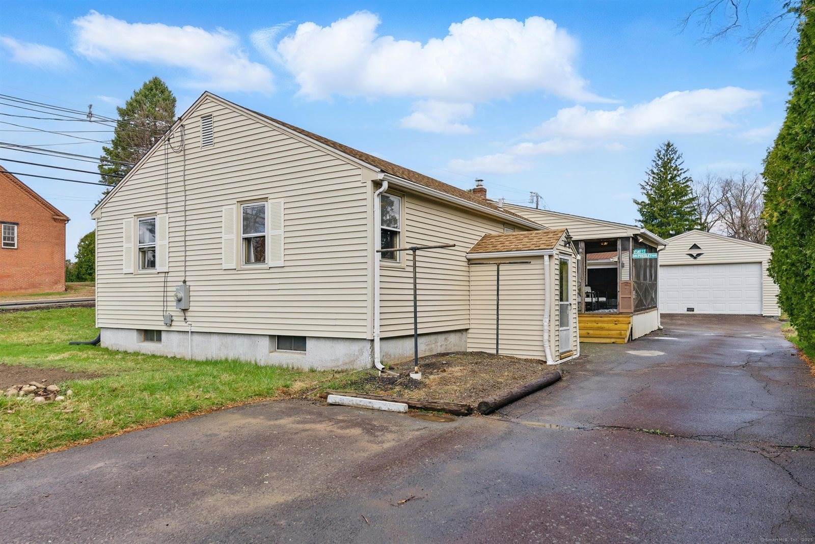 65 West, Windsor Locks, CT 06096