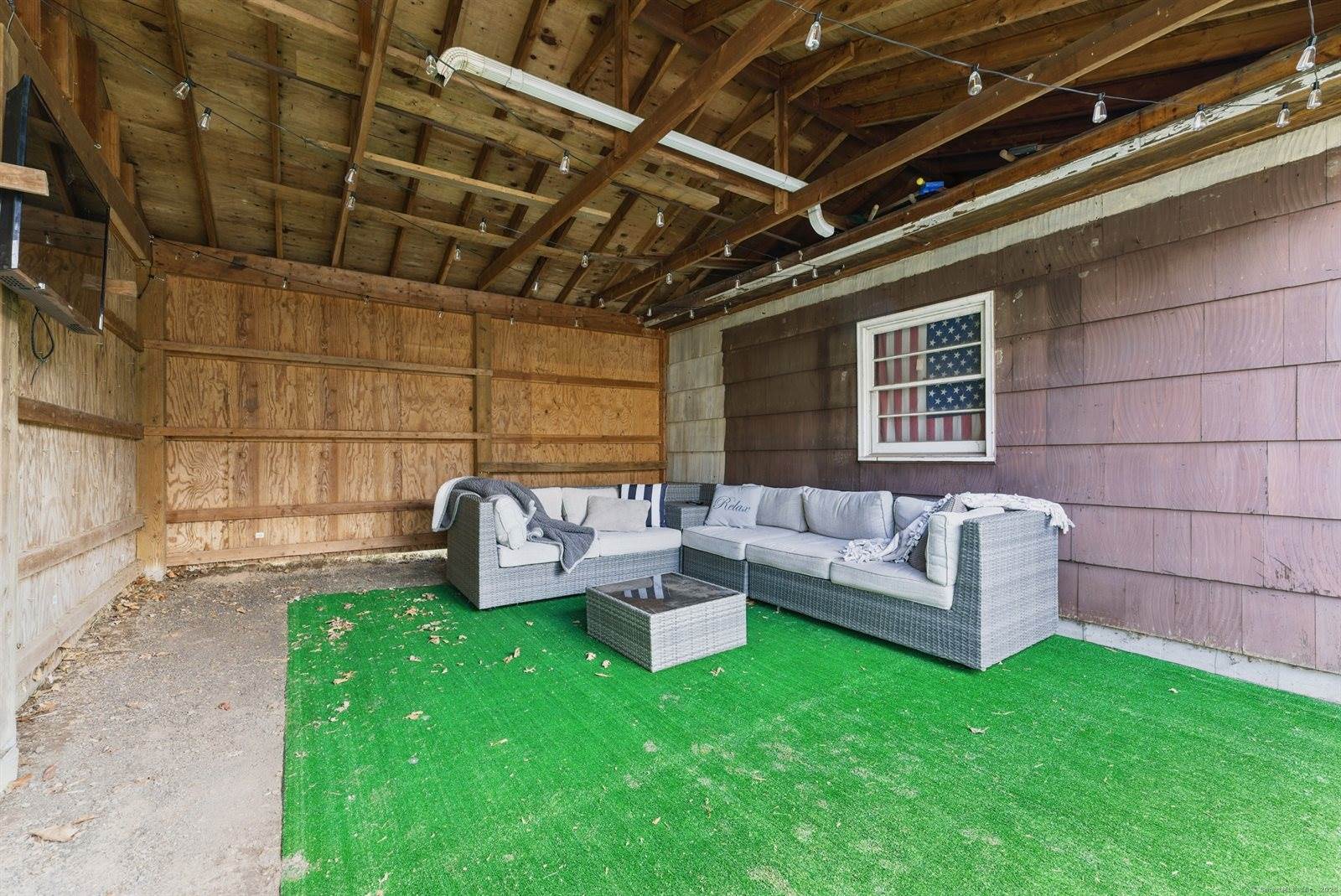 65 West, Windsor Locks, CT 06096