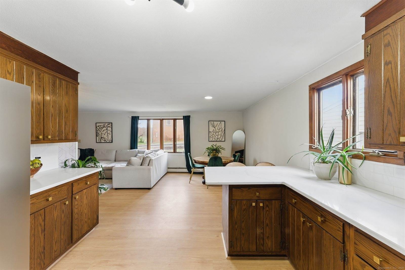 65 West, Windsor Locks, CT 06096